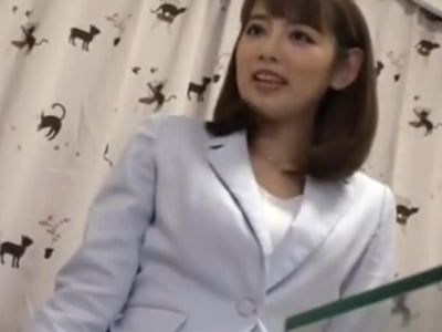 同僚を自宅に招いて顔射セックス許す女上司素人お姉さんOL顔射のエロAV動画
