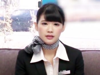 現役CAのカワイイ女子が悩める草食男子とその場パコ！素人美少女痴女ハメ撮りナンパの無料アダルト動画