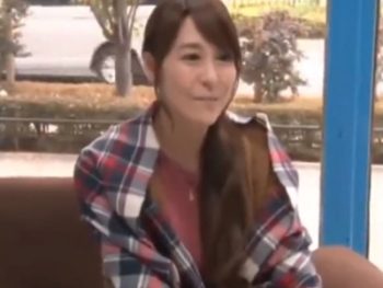 金持ちオーラ全開のセレブ妻がマッサージで発情→パコ受け入れ！巨乳素人人妻マッサージのアダル...