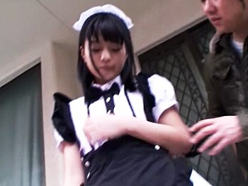 儚げな美少女メイドさんを連れ回して野外パコする素人美少女ロリコスプレハメ撮りのエロ動画