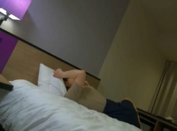 素人妻をビジホに連れ込んでガチ盗撮→カメラアングルが生々しいリアル不倫ハメ撮り巨乳素人人妻中出しハメ撮りナンパ盗撮のアダルト無料動画