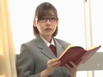 メガネの優等生JKがまさかの円光…ガッツリ一部始終をのぞき見女子校生美少女めがねの無料AV動画