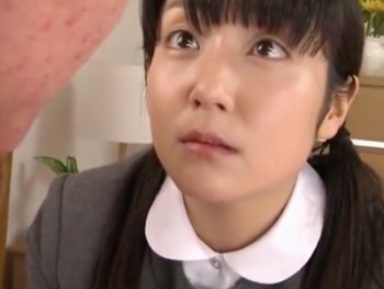 メンヘラ感溢れるJKがキモ親父に無理やりハメられパイパン膣に中出しされる女子校生美少女パイパン中出しレイプ近親相姦の無料エロ動画