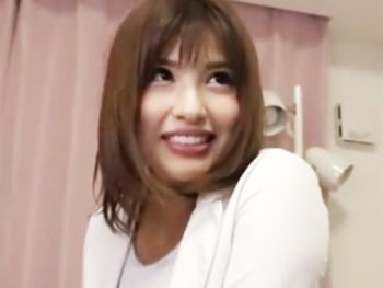 後輩にすっぴんを可愛いと言われて乙女モードに突入してヤッっちゃうOLｗお姉さんOL顔射のエロ動画