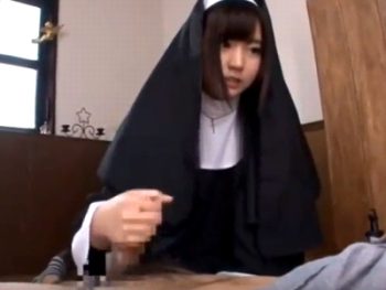 従順なシスターが丁寧に手コキ＆フェラ美少女コスプレフェラ手コキのエロ動画