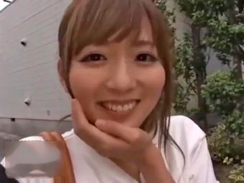 料理中の彼女にイタズラしてラブラブH巨乳美少女中出しの無料アダルト動画