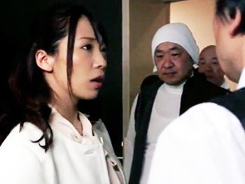 旦那にレイプ魔をけしかけられて感じてしまうか試される可哀相な妻‥お姉さん人妻ハメ撮りレイプ3P乱交のエロ動画