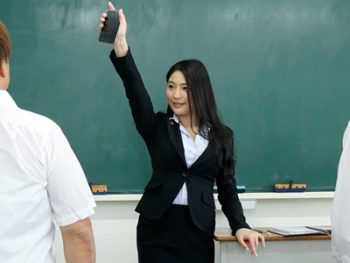 時間停止アプリを手に入れた若い男子に目が無い女教師巨乳お姉さん痴女女教師めぐりのエロ動画