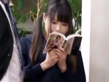 本屋で発情してる所を目撃され中出しレイプされる真面目JK素人女子校生美少女痴女中出しのアダルト動画
