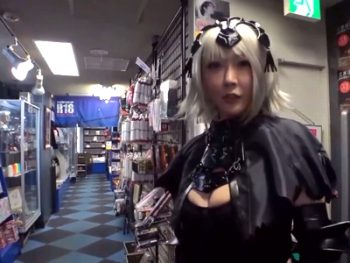 DVD屋の店員とパコって自分のDVDを置いてもらう痴女レイヤーｗ巨乳コスプレ羽生アリサのアダルト動画