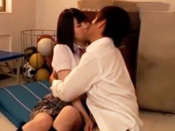 元レディースのギャル女教師が男子生徒のチンポをNTRハメギャル痴女女教師のアダルトエロ動画