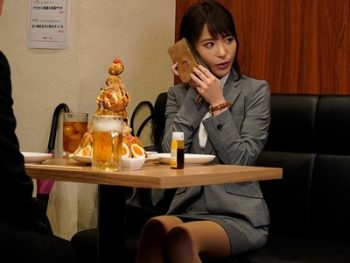 日帰り出張のはずだった…記録的な豪雨で童貞部下と相部屋になった美人OLがｗお姉さんOL童貞桃乃木かなのアダルト動画