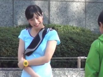 嫌がらりながらも押し負けて連れてこられたランニング女子→自慢の筋肉を見せつけて汗だくセクササイズ！素人コスプレナンパのアダルト動画
