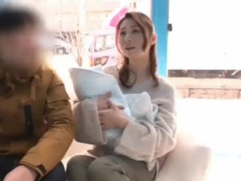 子連れでMM号に乗ってきた若妻に無許可中出し巨乳素人人妻中出しハメ撮りのエロ動画