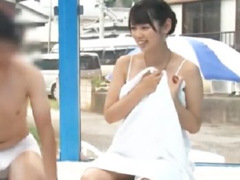 ローションマッサージで盛り上がった男女がついつい中出しパコｗ素人美少女中出しナンパマッサージのエロ動画