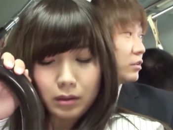 痴漢が思いのほかイケメンで凄テクで思わず受け入れるお姉さん素人お姉さんレイプの無料AV動画