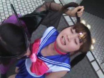 悪者に捕まって仲間の見ている前で中出しされてしまう美少女戦士美少女コスプレ中出しレイプのエロ動画