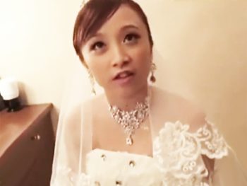 控室の新婦にリモバイ固定して式に臨ませたのちにドレスのまま寝取るド外道映像ｗお姉さん人妻コスプレのアダルト動画