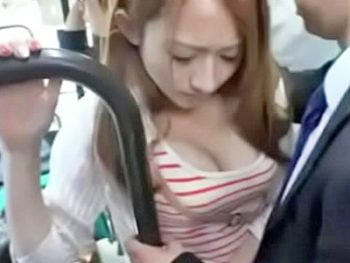 嫌がってるけど怖くて声の出せない谷間全開の美ギャルを痴漢パコ巨乳お姉さんギャル痴漢のアダルトエロ動画