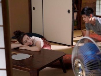 夏の田舎で再開した年上従姉！冗談を真に受けた童貞が連続中出しｗお姉さん童貞中出し近親相姦古川いおりのアダルト動画