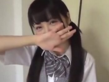笑顔が可愛い美少女JKと生ハメ→膣中に濃いザーメン大量中出し！素人女子校生美少女中出しハメ撮りのエロ動画