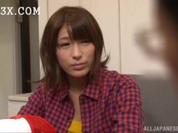 スレンダー巨乳な極上ボディ美女が素人クン宅訪問してご奉仕！巨乳お姉さん星野ナミのエロ動画