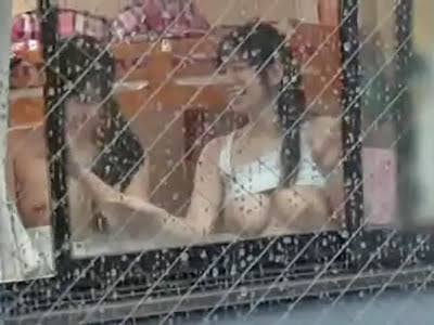 熟女素人妻を部屋に連れこんで中出しするまでの一部始終が流出素人人妻熟女中出し盗撮のエロAV動画