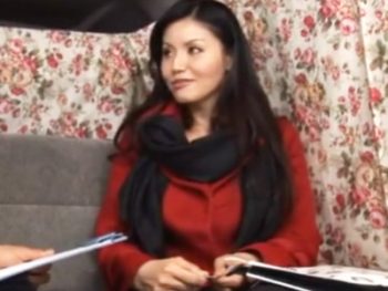 ナンパした美魔女妻を口説いて中出しハメ撮り！巨乳素人人妻熟女中出しハメ撮りナンパのアダルト...