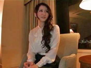 キュートな美人妻が不倫サイトで知り合った男と激パコ素人人妻のアダルトエロ動画
