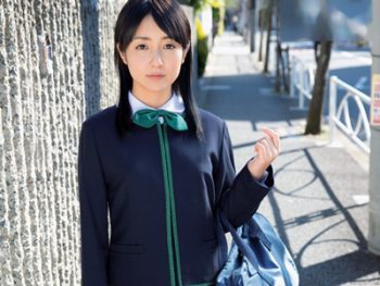 無毛な女子のパイパンを押し広げて乱交ファック美少女パイパン乱交のエロ動画