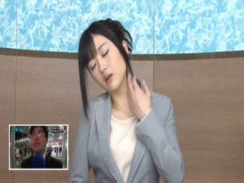 清楚な美人アナウンサーが放送中にしたから突かれまくる巨乳お姉さんOLフェラのエロ動画