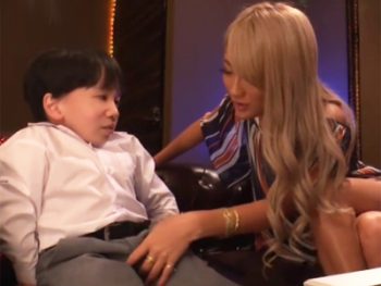 合法ショタとビッチな黒ギャルの濃密な絡みで新鮮精通ザーメン大量発射お姉さんギャルフェラ手コ...