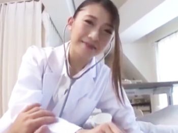スレンダー巨乳の美人女医が検査の為に精液を搾り取りｗお姉さん痴女看護婦のエロ動画