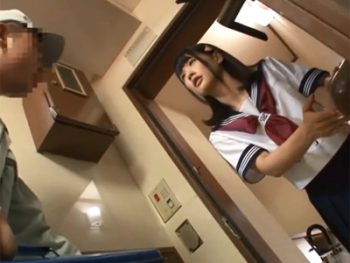 親の居ないときにやって来た業者男にレイプされて抵抗虚しく中出しされる美少女JK女子校生美少女中出しレイプのポルノ動画
