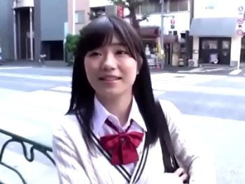 素で可愛いJKをナンパ！このあと逆さ宙づりにされて強制イラマを食らうなんてｗ素人女子校生美少女ナンパイラマチオのAV無料動画