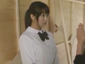 下着ファッションショーのはずが大勢の客の前で公開レイプされるJKモデル女子校生美少女顔射のアダルト動画