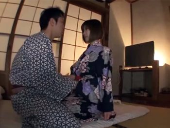 爆乳美女が様々な性サービスで癒やしてくれる宿巨乳お姉さんフェラの無料アダルト動画