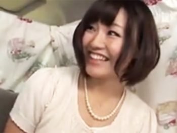 簡単に股を開いちゃうビッチな巨乳妻に寝取り中出し！巨乳素人人妻中出しハメ撮りナンパのアダルト動画