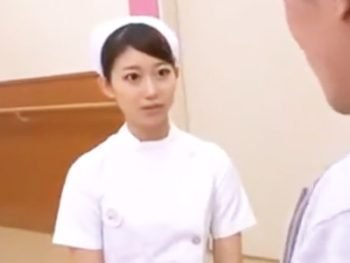 排卵日でムラムラな看護婦さんが病院の待合室で子作りw看護婦中出しの無料アダルト動画