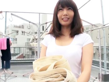 同じマンションにエッロいスレンダーお姉さんが住んでいてラッキーパコ素人お姉さん痴女ハメ撮りのアダルト動画