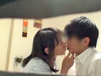 息子と家庭教師の間柄を疑った母が仕込んだ盗撮カメラに映っていた一部始終巨乳家庭教師盗撮のア...