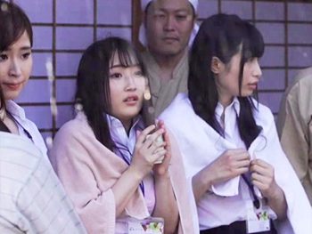 突然のゲリラ豪雨で近所の温泉宿で雨宿りしてた美人OL3人組を輪姦中出しレイプ！巨乳美少女お姉さんOL中出しレイプ乱交のAV無料動画