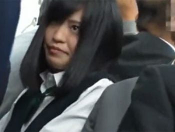 電車内で変態男に痴漢され→そのまま連れ出されレイプされてしまう美少女JK女子校生美少女レイプ痴漢のアダルト動画