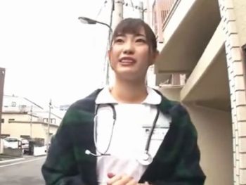 射精改善センターで働く性根がドスケベなお姉さん→フェラチオ治療お姉さん看護婦フェラ手コキの無料AV動画