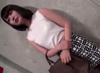 街角インタビューでリアルOLナンパ→初めての3Pで赤面イキ素人お姉さんOLナンパ3PのAV無料動画