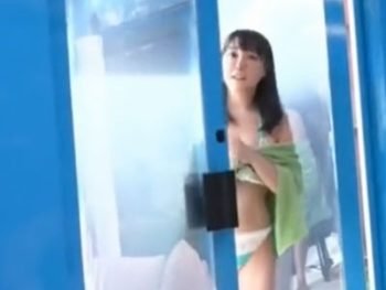 何も知らずにMM号に乗ってしまう巨乳美女巨乳お姉さん水着のアダルト動画