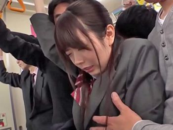 電車の中で大勢の男達に痴漢ファックされる可愛い巨乳JK巨乳女子校生美少女顔射痴漢のエロ動画