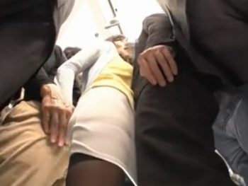 密着する電車の車内→男がいようが執拗にチンコ擦りつけてくる痴漢魔に負けて下車後トイレで2回...