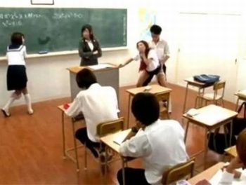 SEXのハードルが低すぎる世界！授業中も通学中も誰かが必ずハメめてる日常風景ｗ女子校生美少女痴女女教師のアダルト動画