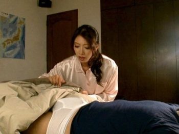 息子の夢精の瞬間を見てしまったお母さん→もうガマンできない近親相姦へ！巨乳痴女人妻近親相姦...